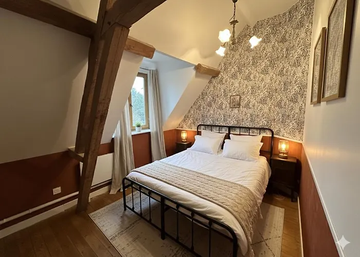 Holiday home Les Du Chateau Du Gros Tison *