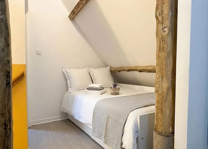 Holiday home Les Du Chateau Du Gros Tison